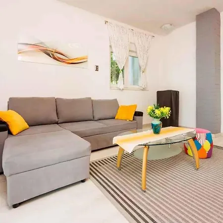 In 45900 Apartament *