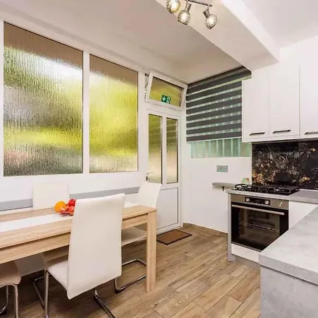 Apartament In 45900 Crikvenica