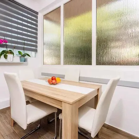 In 45900 Apartament *