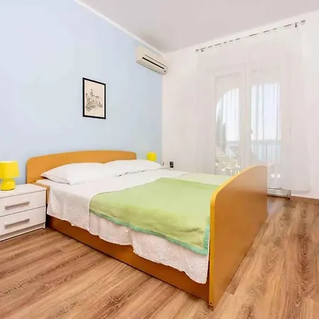 Apartament In 45900 Crikvenica