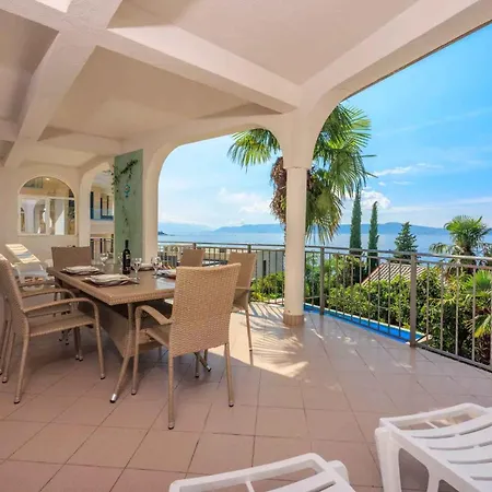 Apartament In 45900 Crikvenica